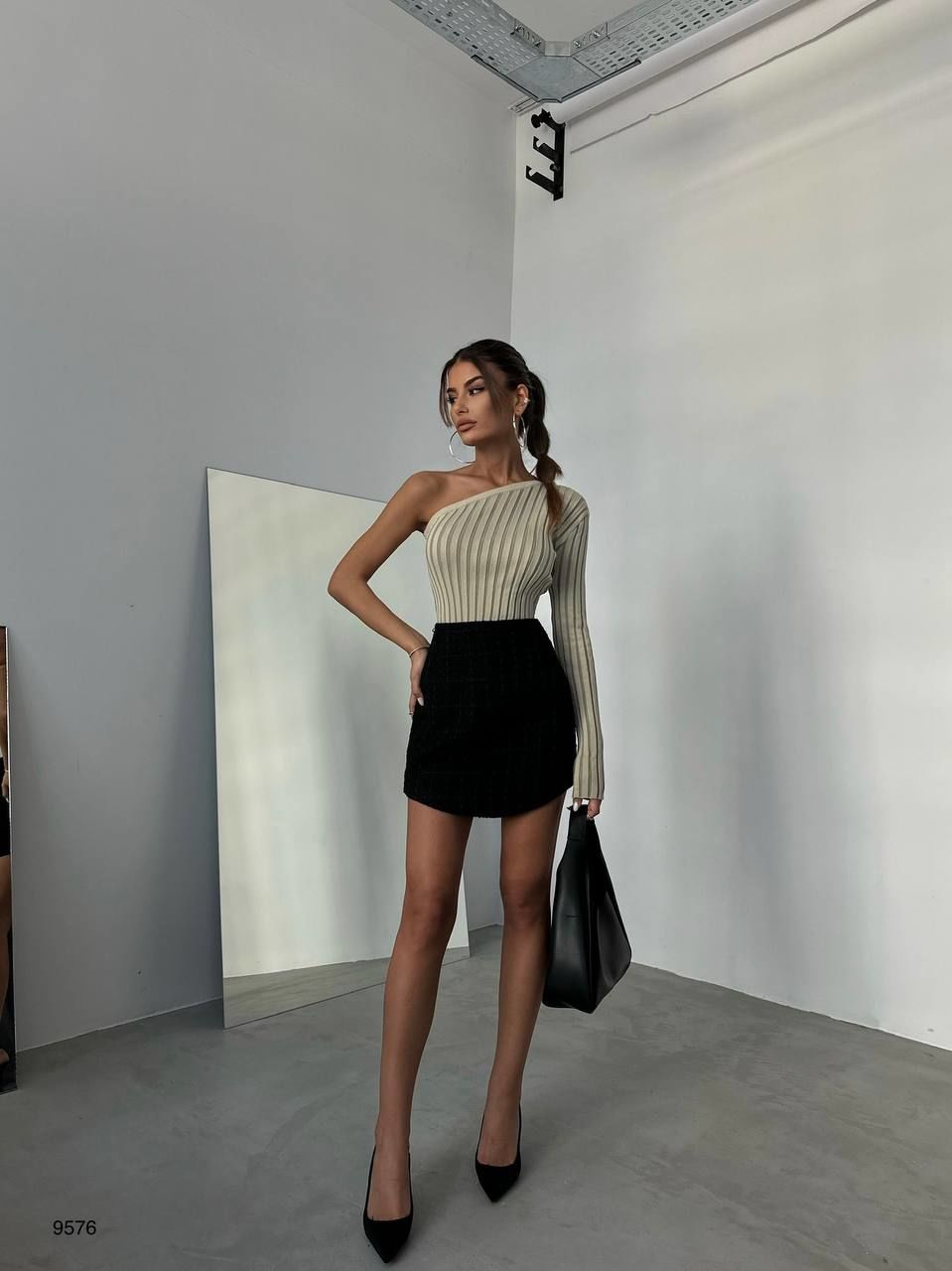 Siyah tüvit kumaş mini etek
