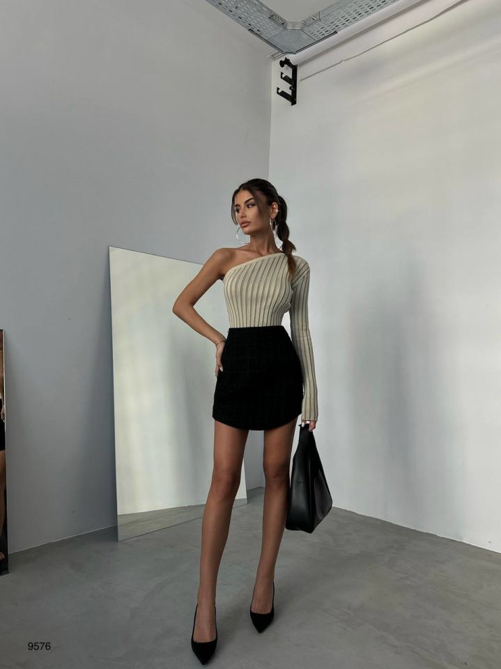Siyah Tüvit kumaş mini etek