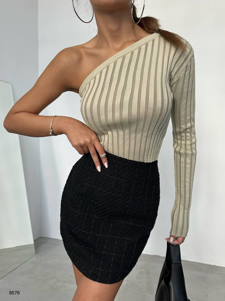 Siyah Tüvit kumaş mini etek