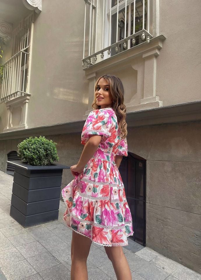 Pembe çiçekli floral çok renkli kabarık etekli elbise