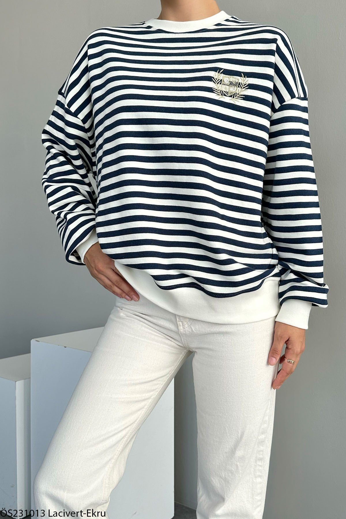 Siyah Beyaz Pamuklu Akasya Logolu Sweatshirt
