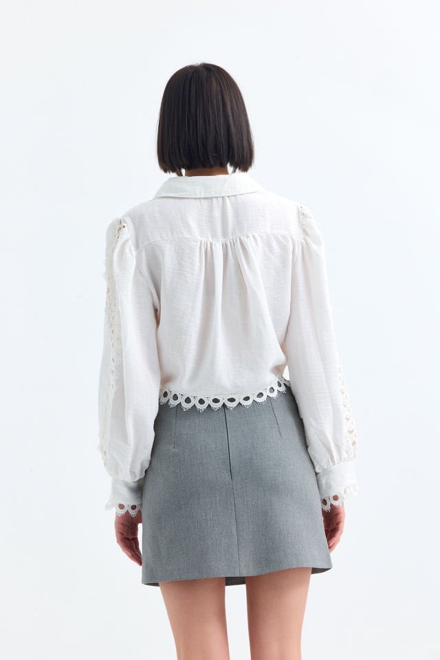 Kenarları Güpür Dantelli Crop Boy Poplin Beyaz Gömlek