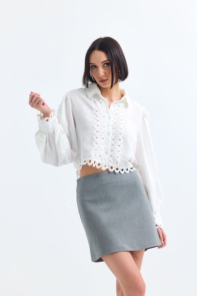 Kenarları Güpür Dantelli Crop Boy Poplin Beyaz Gömlek